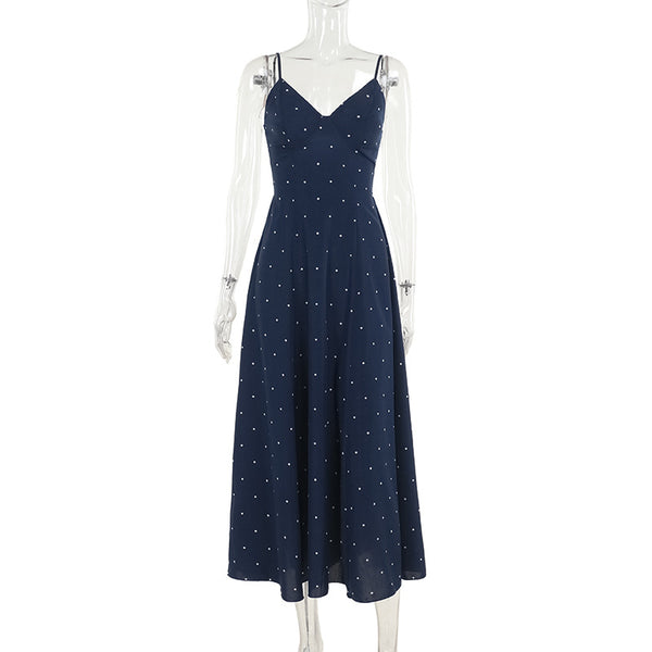 Vestido midi camisola con escote en V y lunares en contraste y fruncido 