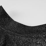 Mini-robe rembourrée à manches longues et col ras du cou ornée de perles 