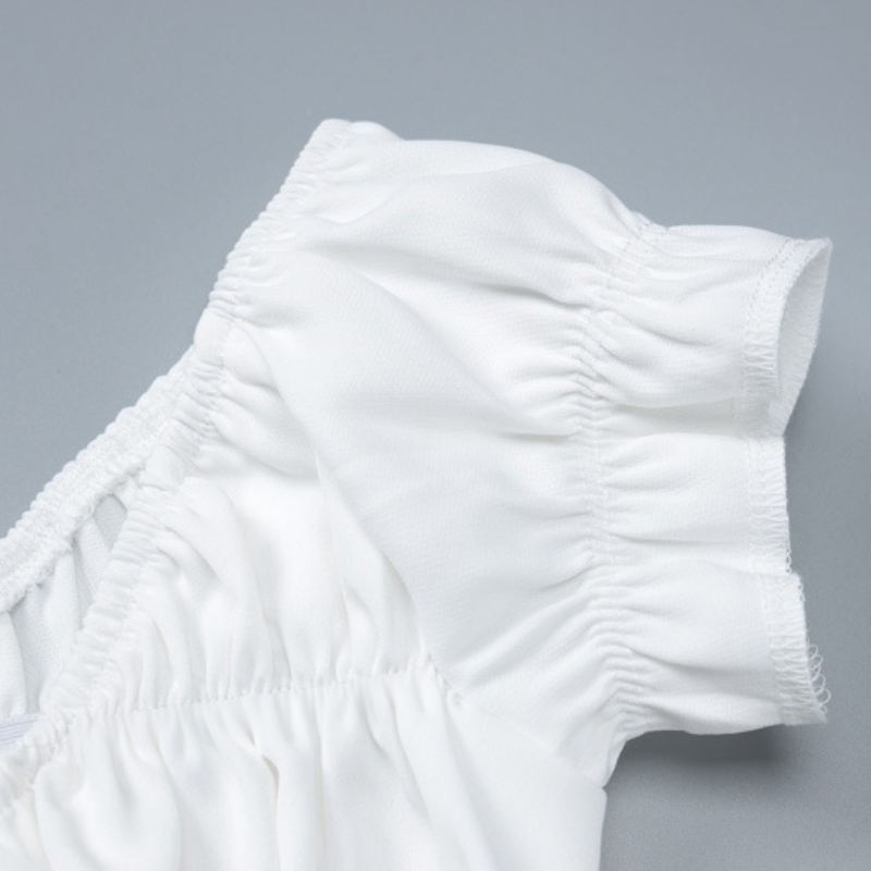 Mini-robe à col en V et épaules dénudées avec ruban froncé 