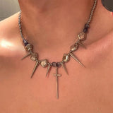 Collier ras du cou en métal avec rivets en croix argentée
