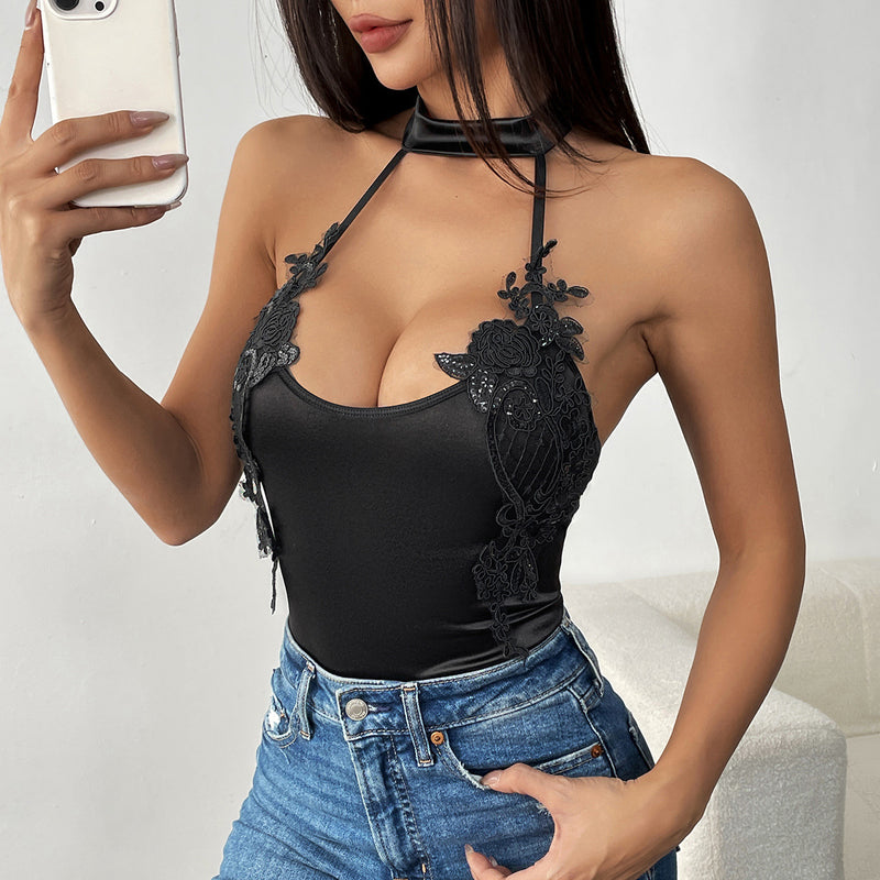 Body dos nu à licou et col en U avec appliques de fleurs pailletées 