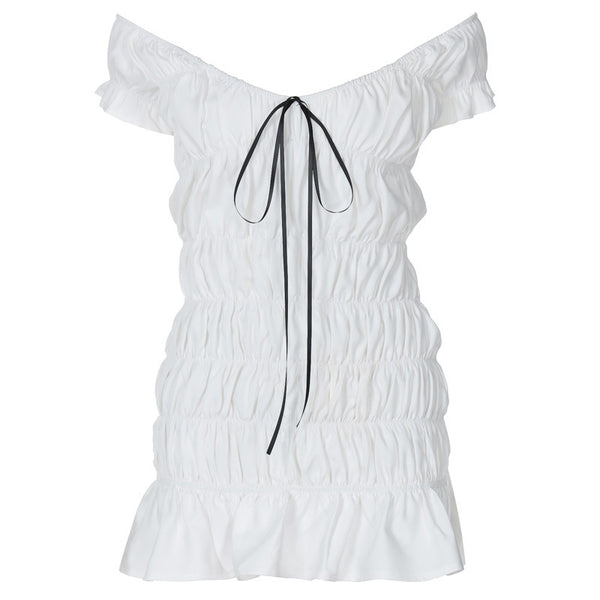 Mini-robe à col en V et épaules dénudées avec ruban froncé 