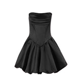Mini-robe tube unie à dos nu et froncée avec fermeture éclair 