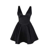 Mini-robe camisole dos nu à col en V profond et smocké 