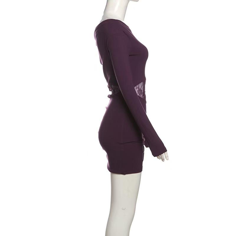 Mini-robe en dentelle froncée à manches longues et épaules dénudées avec cordon de serrage 
