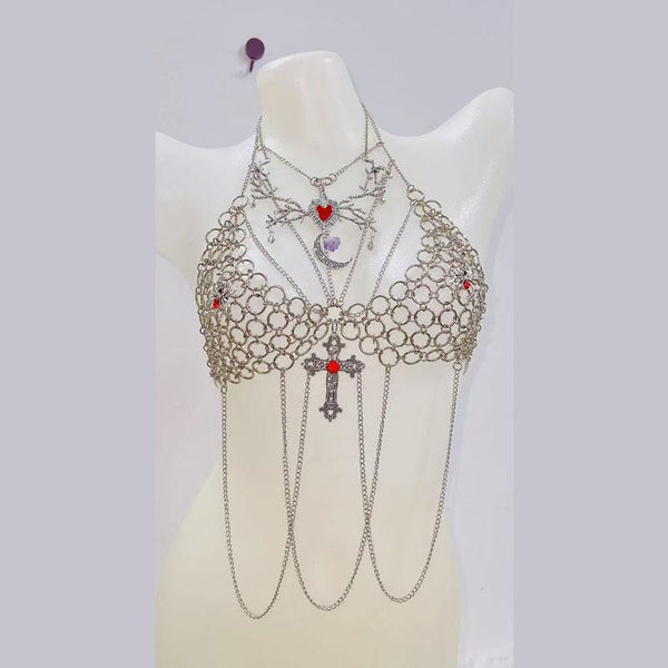 Cadena de metal con aplique cruzado y anillo tipo halter 