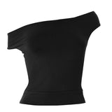 Top corto liso con hombros descubiertos y aberturas 