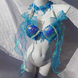Top con cuello en V, borlas y apliques de concha con cuentas y lazo 