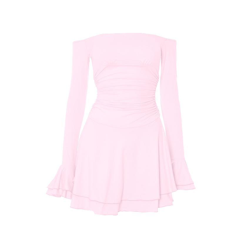 Vestido mini con volantes fruncidos, mangas acampanadas y hombros descubiertos 