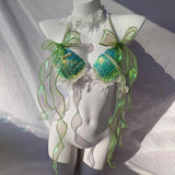 Top con cuello en V, borlas y apliques de concha con cuentas y lazo 