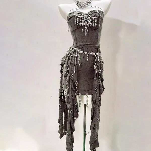 Mini-robe avec anneau en O et chaîne en métal avec applique tête de mort 