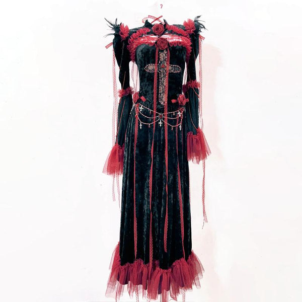 Robe longue à manches longues avec appliques florales et volants en plumes 