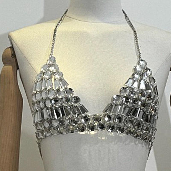 Top de cuello en V con cuentas y cadena metálica estilo halter 