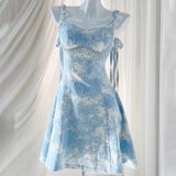 Vestido corto camisola de mezclilla con cuello en V y cuentas en contraste 