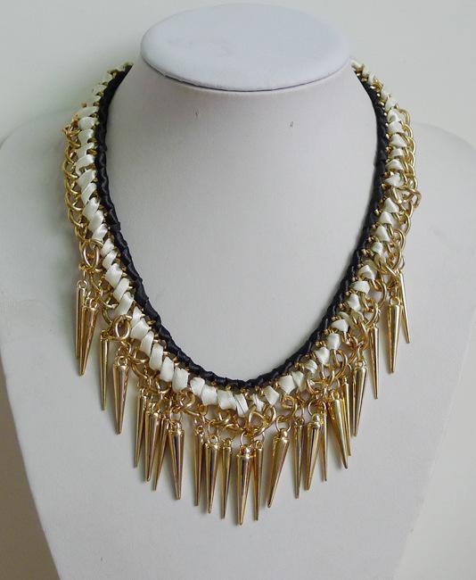 Gold tivet metal chain decor choker necklace