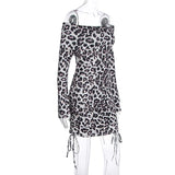 Mini-robe froncée à manches longues et épaules dénudées à imprimé léopard 