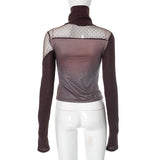 Top de manga larga con cuello alto calado y botones estampados 