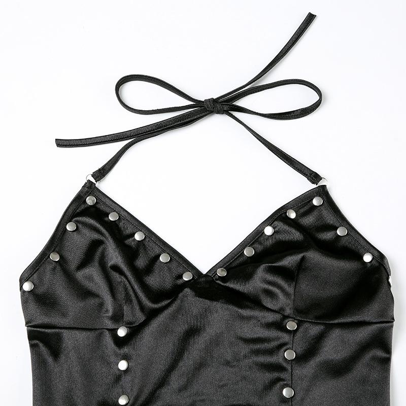 Top liso sin espalda, cuello en V y lazo tipo halter 