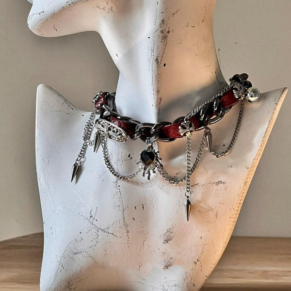 Collier ras du cou en cuir PU avec décor de cœur riveté