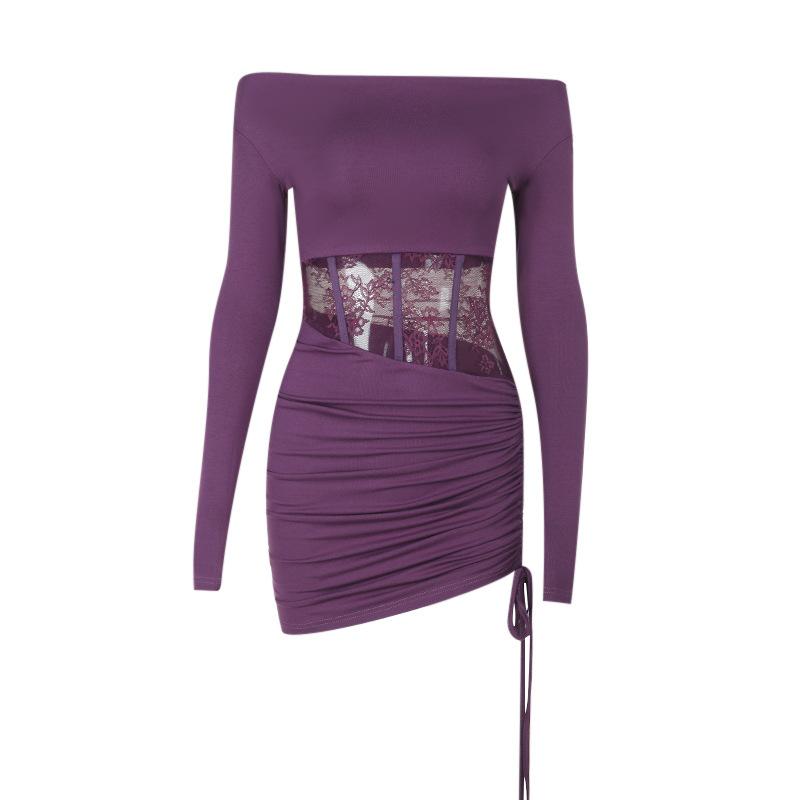 Mini-robe en dentelle froncée à manches longues et épaules dénudées avec cordon de serrage 