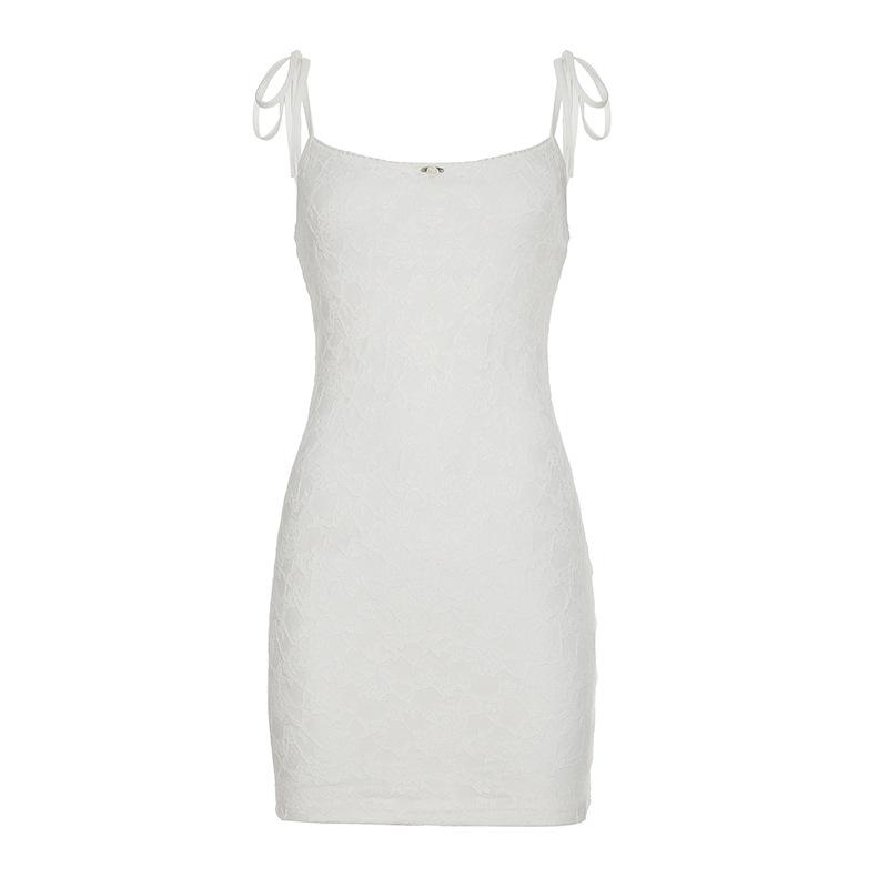 Vestido mini de tirantes finos con cuello en U, apliques florales y encaje 