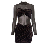 Mini-robe froncée en velours à manches longues et col haut 