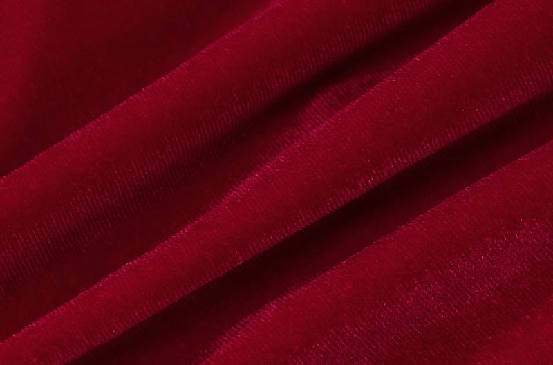 Vestido mini de tubo con espalda descubierta y guantes de plumas fruncidas 