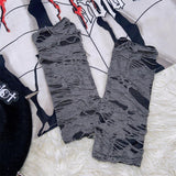 Gants chauffe-jambes à décor de croix creuse