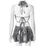 Minivestido metalizado con cuello halter, espalda descubierta y lazo 