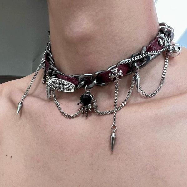 Collier ras du cou en cuir PU avec décor de cœur riveté