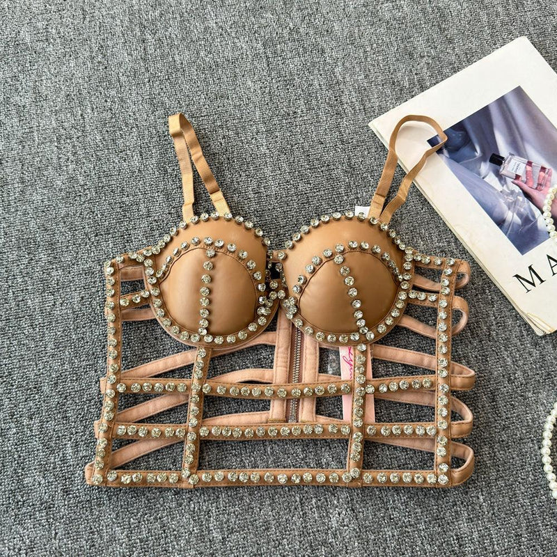 Top acolchado con cuello en V, cremallera y cuentas caladas 