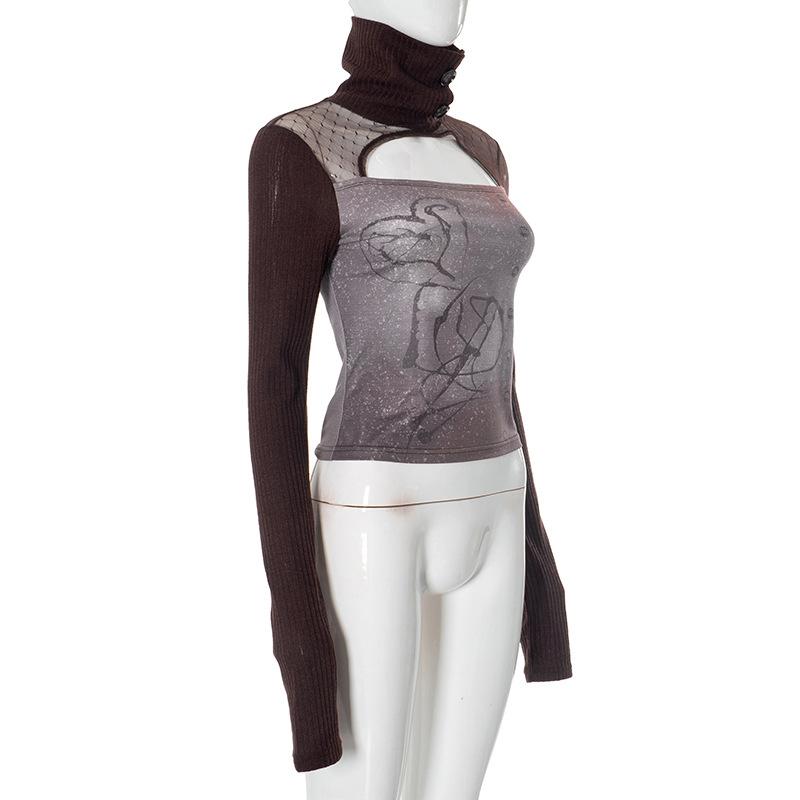 Top de manga larga con cuello alto calado y botones estampados 