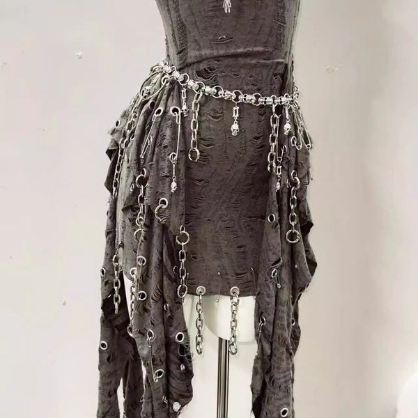 Mini-robe avec anneau en O et chaîne en métal avec applique tête de mort 