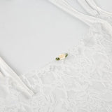Vestido mini de tirantes finos con cuello en U, apliques florales y encaje 