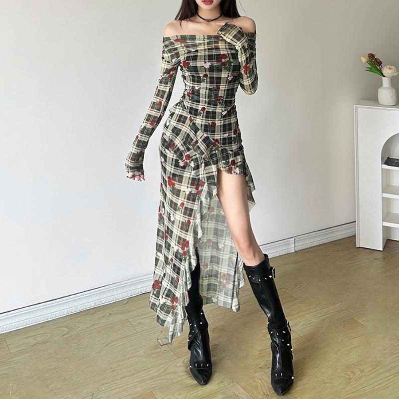 Robe midi à volants et manches longues, épaules dénudées, imprimé floral 