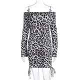 Mini-robe froncée à manches longues et épaules dénudées à imprimé léopard 
