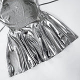 Minivestido metalizado con cuello halter, espalda descubierta y lazo 