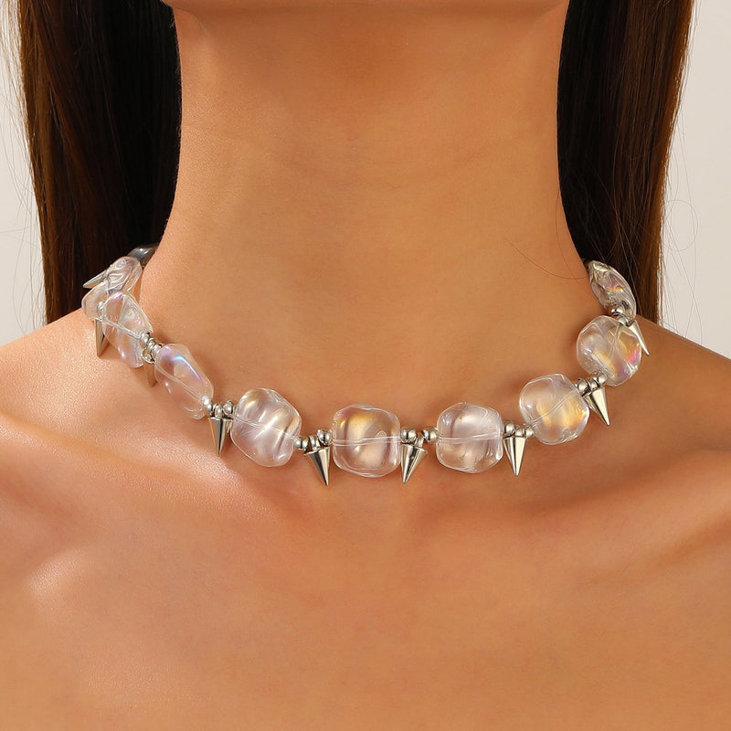 Collier ras du cou avec pendentif en croix et rivet