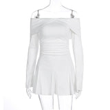 Vestido mini con volantes fruncidos y manga larga con hombros descubiertos 