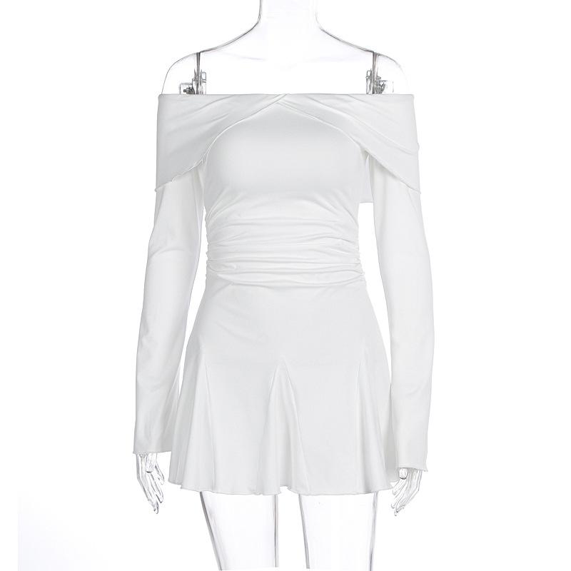 Vestido mini con volantes fruncidos y manga larga con hombros descubiertos 