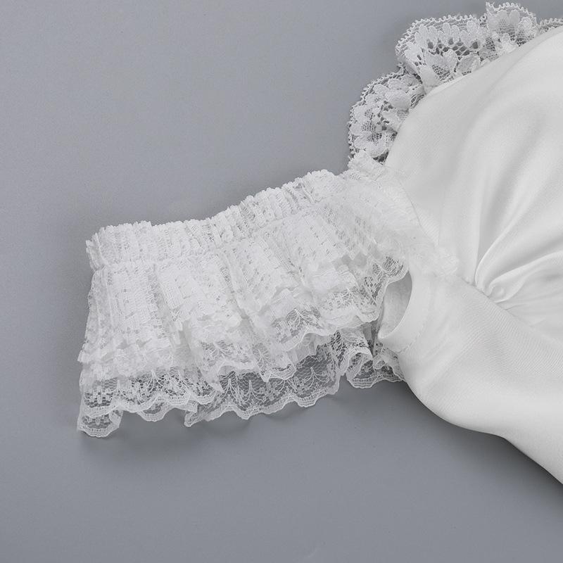 Haut froncé à smocks et ourlet en dentelle à épaules dénudées 