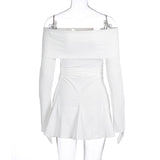 Vestido mini con volantes fruncidos y manga larga con hombros descubiertos 