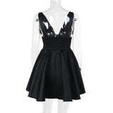Mini-robe camisole dos nu à col en V profond et smocké 