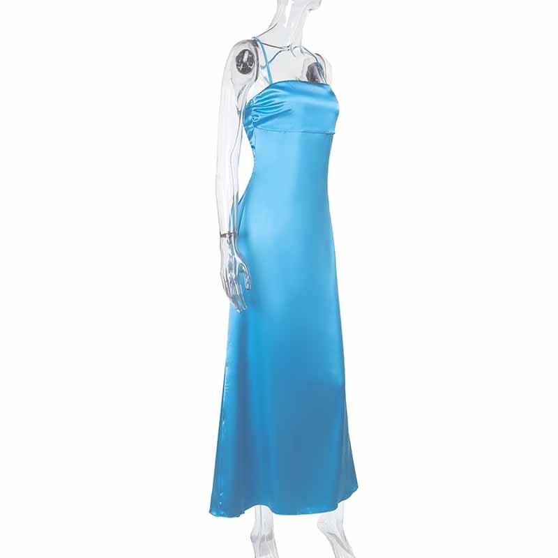 Robe longue en satin froncé à dos croisé et col carré 