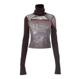 Top de manga larga con cuello alto calado y botones estampados 