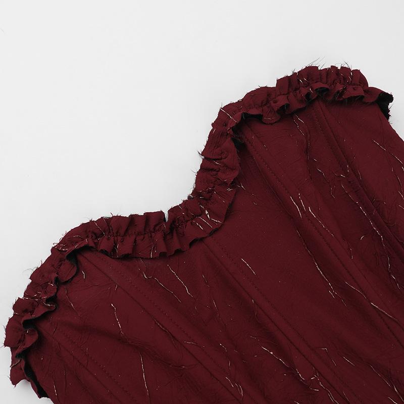 Mini-robe à volants froncés et décolleté en cœur avec corset froncé 