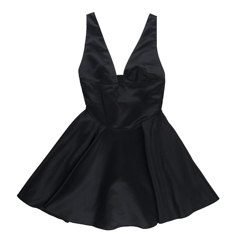 Mini-robe camisole dos nu à col en V profond et smocké 