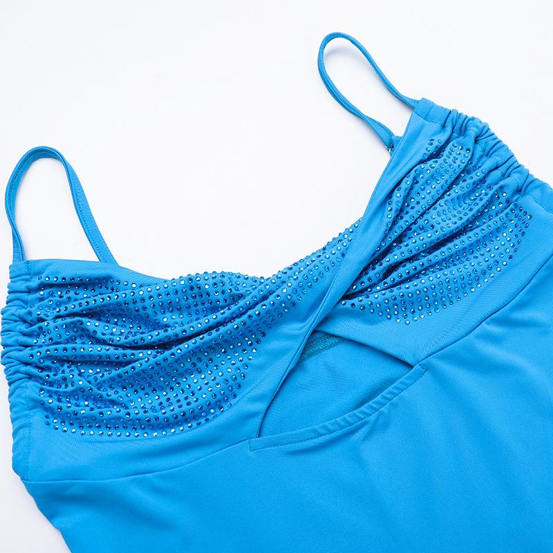 Mini-robe camisole dos nu froncée à col en V ajouré 