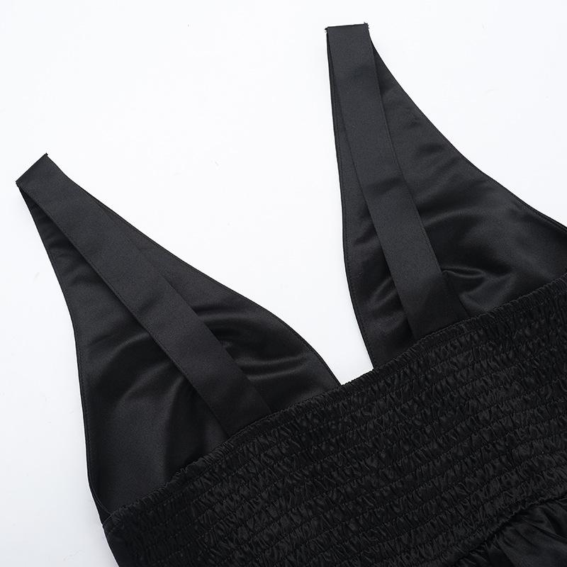 Mini-robe camisole dos nu à col en V profond et smocké 