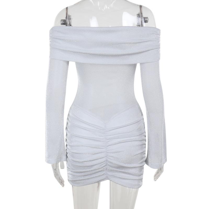 Minivestido fruncido de manga larga con hombros descubiertos 